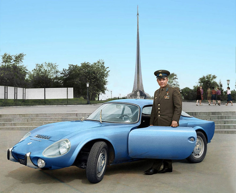 Юрий Гагарин и его спорткар Matra-Bonnet Djet V, 1965.