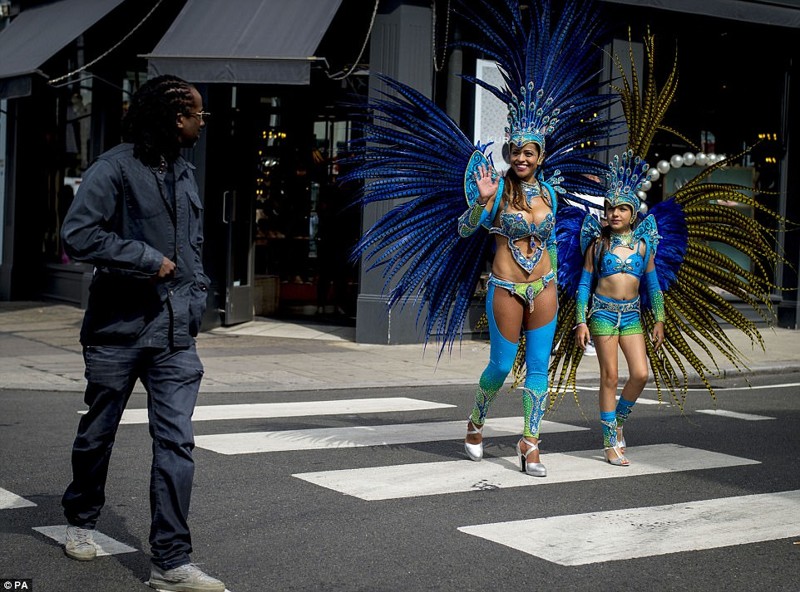 В Лондоне готовятся к знаменитому карнавалу: местные заколачивают двери и окна