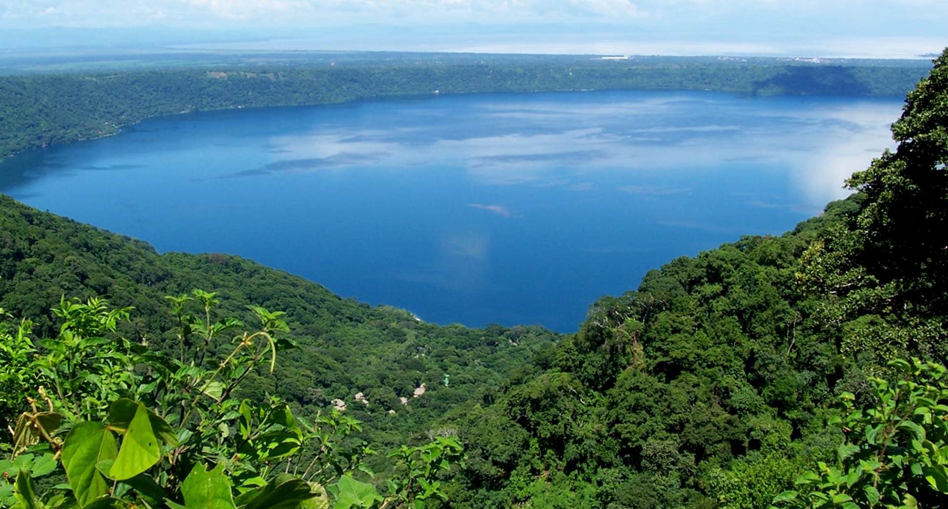 Озеро Апойо в Никарагуа. Никарагуа озеро Манагуа. Пресноводное озеро Никарагуа. Никарагуа Москитовый берег.
