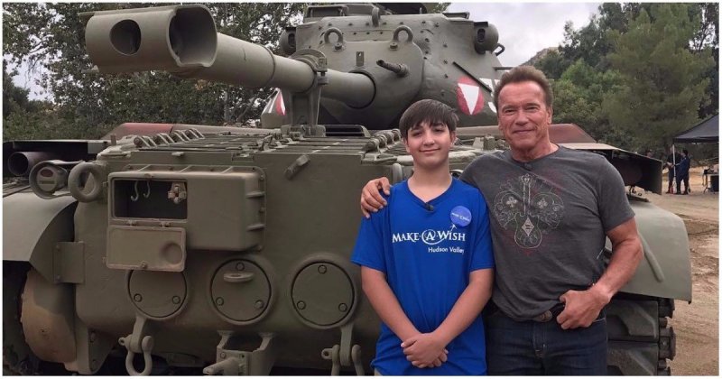 Арнольд Шварценеггер осуществил мечту 15-летнего поклонника, покатав его на личном танке 