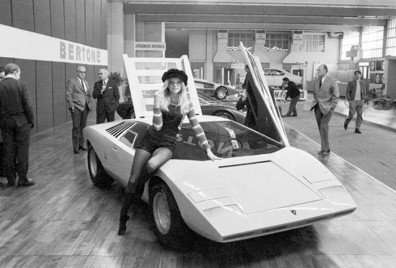 Стенд Bertone на Женевском автосалоне 1971