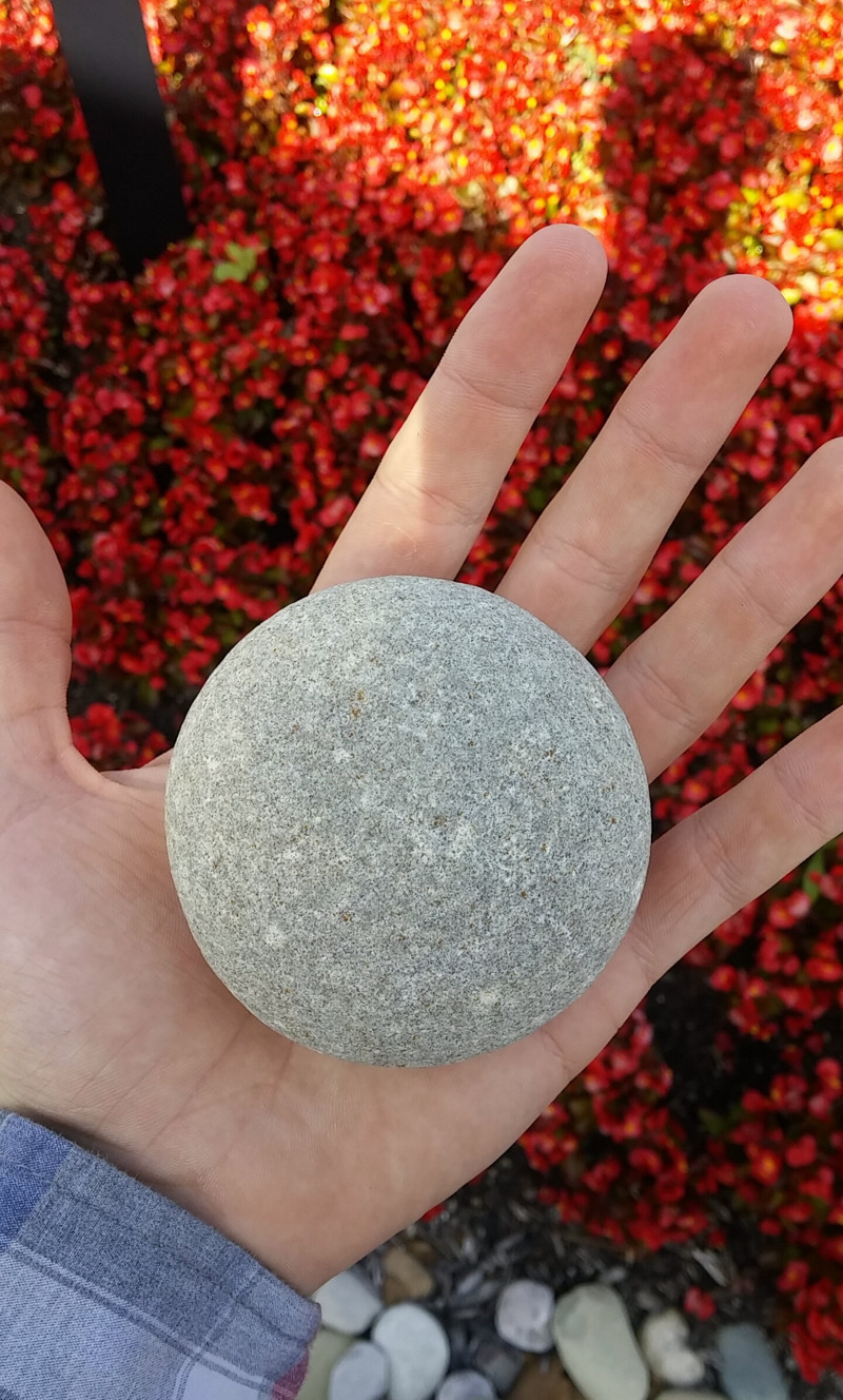 Идеально круглый камень 
