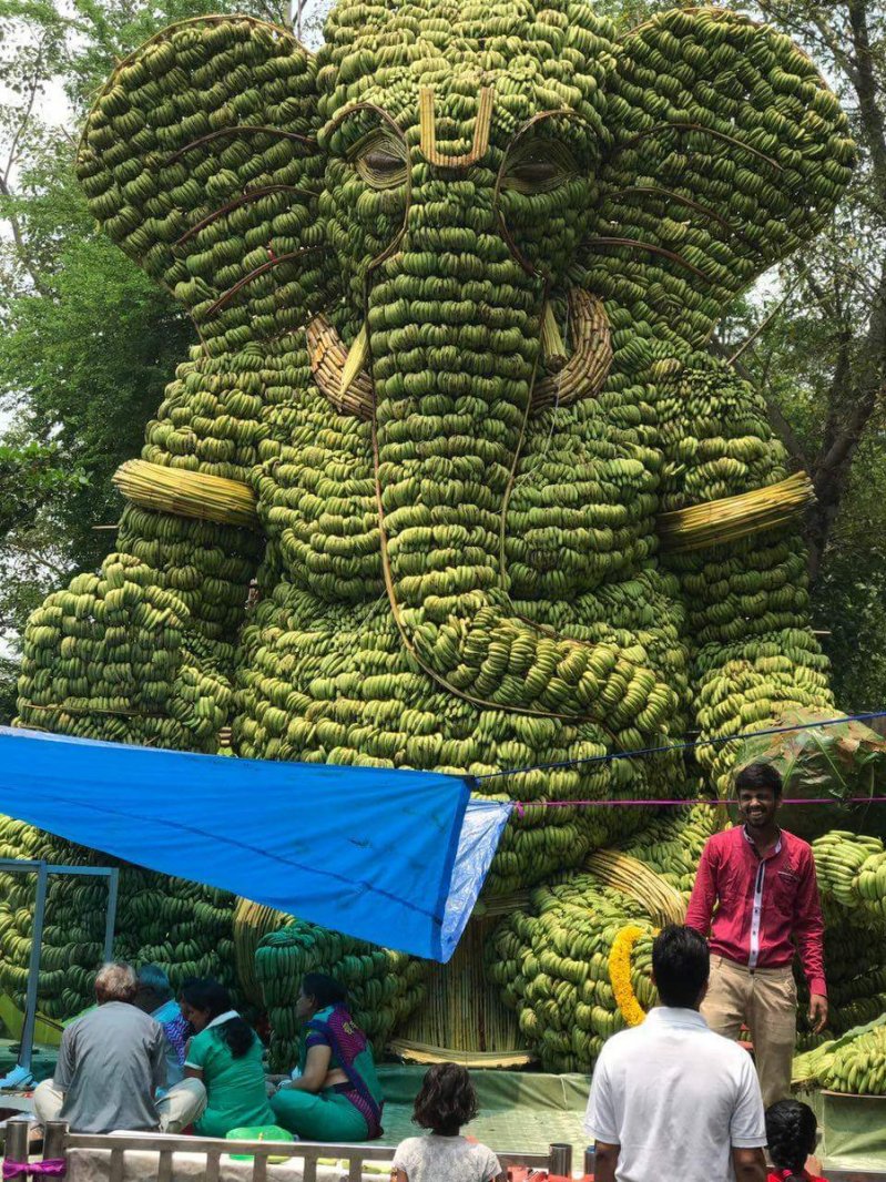 Индийское божество из бананов 