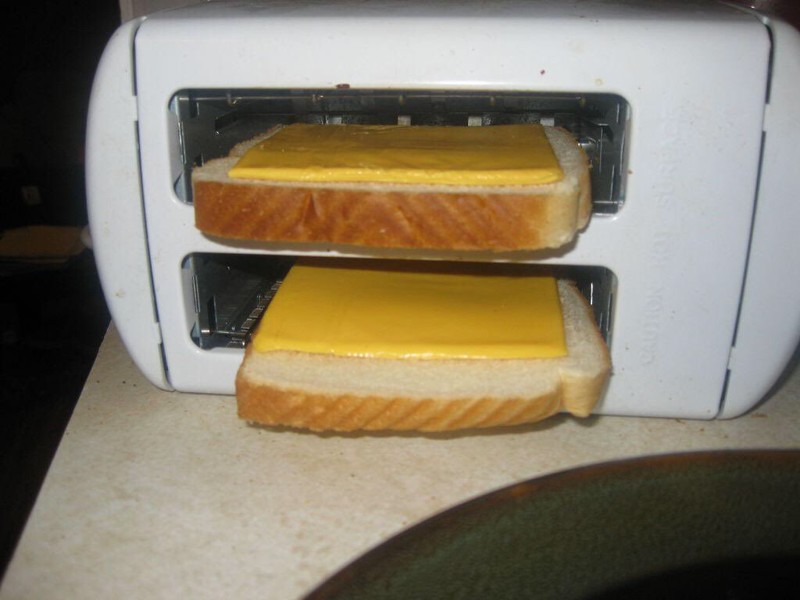 Мы научились делать тосты с сыром!