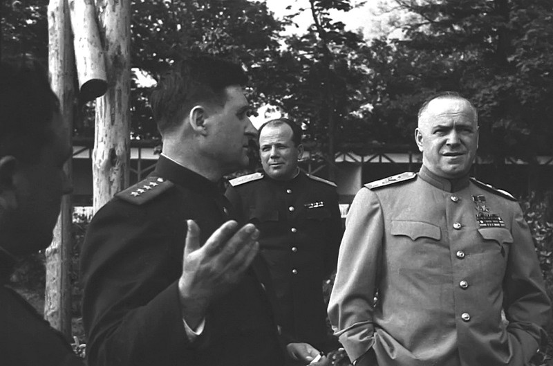 Советская делегация перед подписанием Акта о безоговорочной капитуляции всех вооружённых сил Германии.