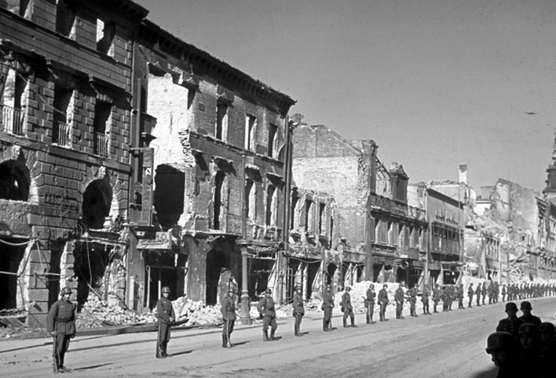 1939 Немецкая армия готовится к параду в захваченной Варшаве.