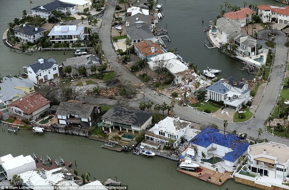 Небольшой городок Рокпорт пострадал не столько от наводнения, сколько от ураганного ветра в ночь с пятницы на субботу