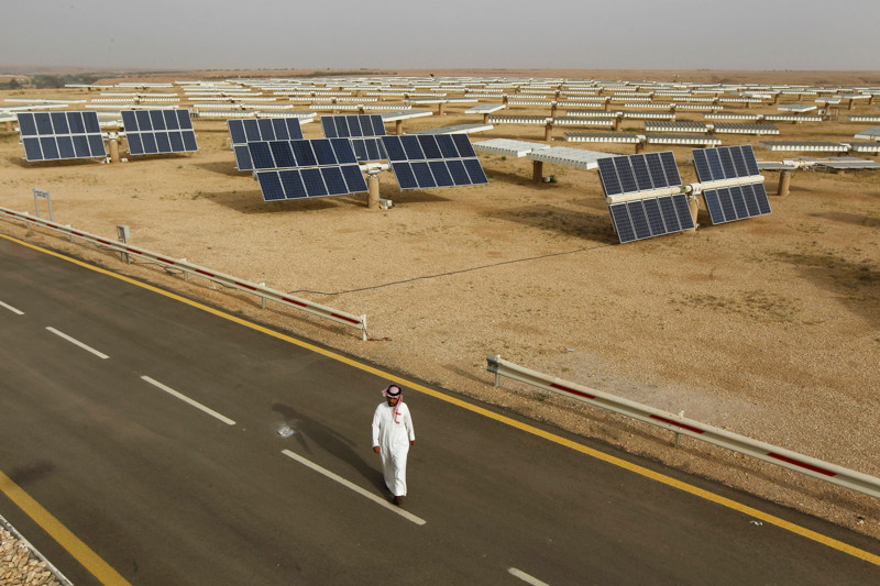 Нефти саудитам недостаточно, поэтому они по-максимуму используют солнечную энергию