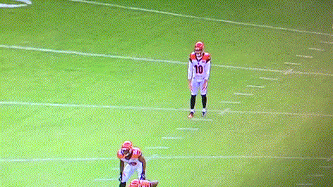 Красиво убрал мяч