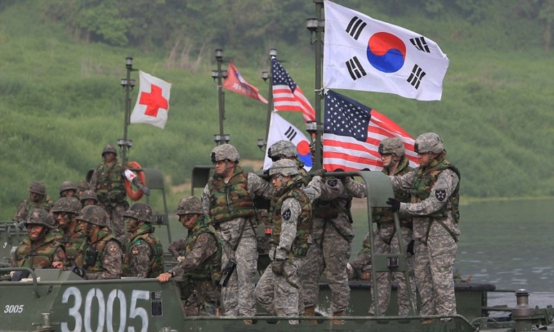 Регулярные учения Южной Кореи и США у границ Северной Кореи.