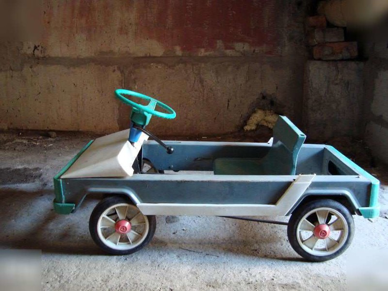 Автомобили на педальной тяге из времён советского детства