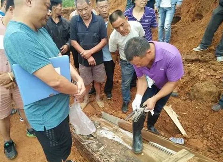 Китайские строители обнаружили древний труп на стройке
