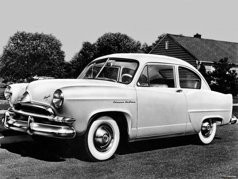 Знакомьтесь, Henry J — cамый дешевый автомобиль США в 1953 году. Жаль, но бюджетник не смог спасти автомобильный бизнес Генри Кайзера, зато стал основой для хипстерского родстера