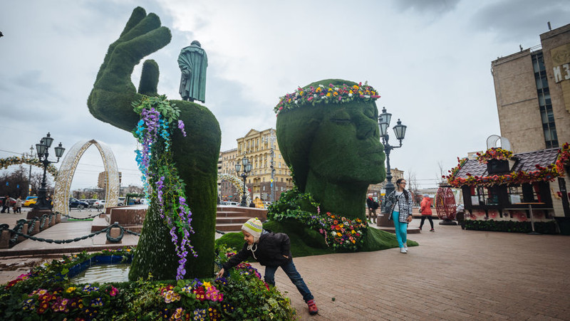 Непрекращающийся московский карнавал