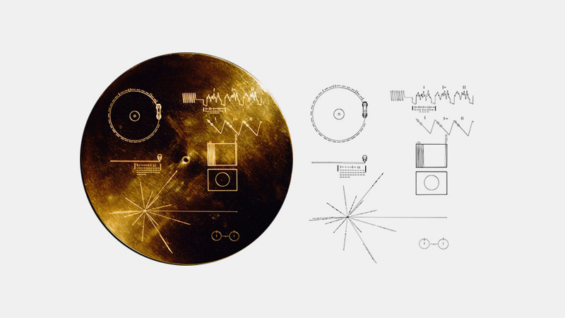 «Вояджер-1» был первым зондом, который сделал детальные снимки спутников этих планет. 