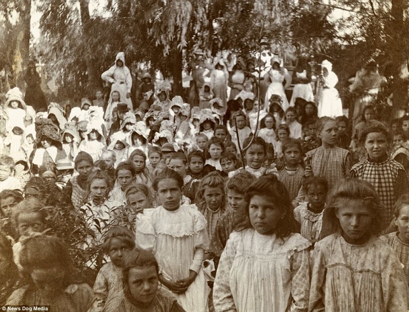 Большинство заключенных британских концлагерей составляли женщины и дети (1901)