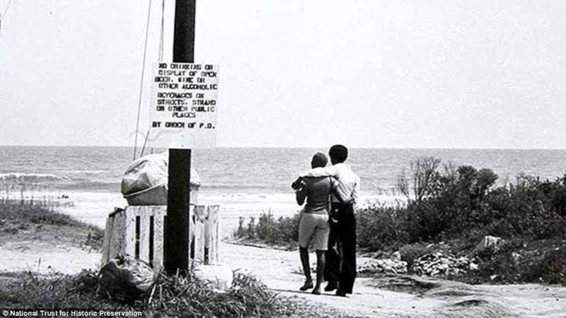 Пляжи, которые сломали барьеры: история американских "курортов для черных"