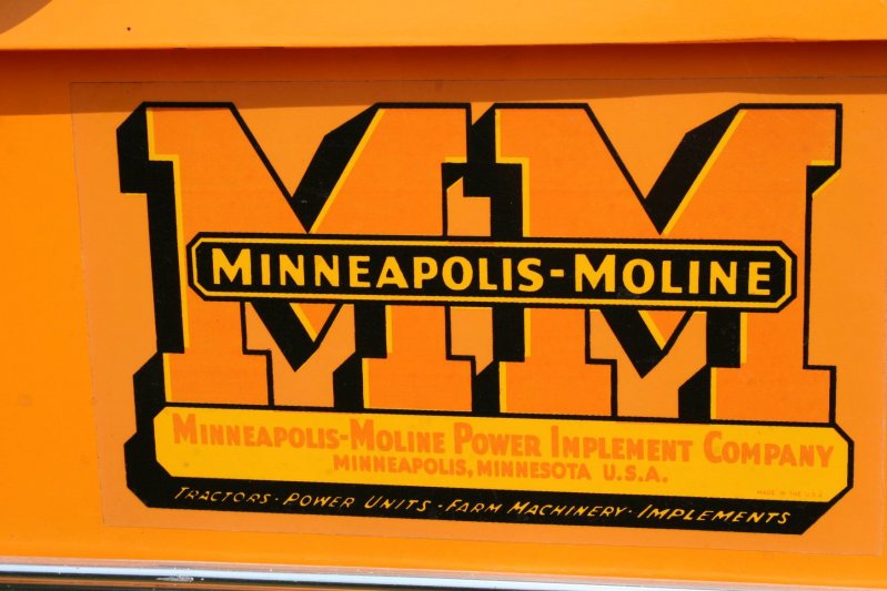Логотип Minneapolis-Moline на UDLX