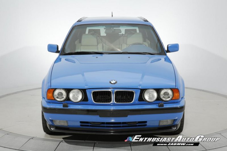 Голубой BMW M5 E34, выпущенный всего в двух экземплярах