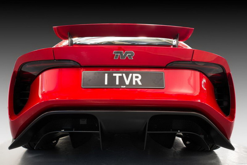 К тому же разве может «массовый» Porsche поспорить имиджем с классической и брутальной маркой TVR?