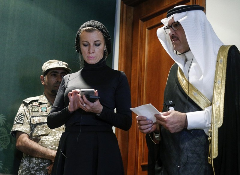 Мария Захарова с ног до головы в чёрном приехала в Саудовскую Аравию