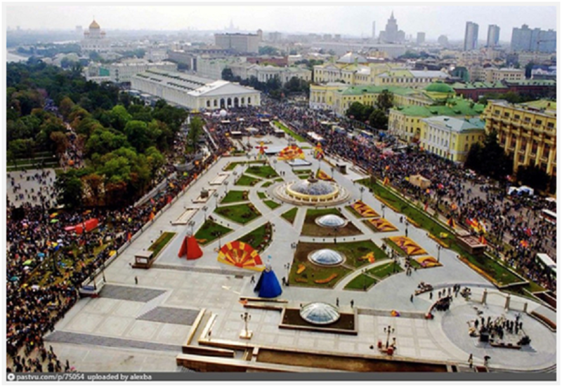 Так выглядела Манежная площадь, вид сверху: