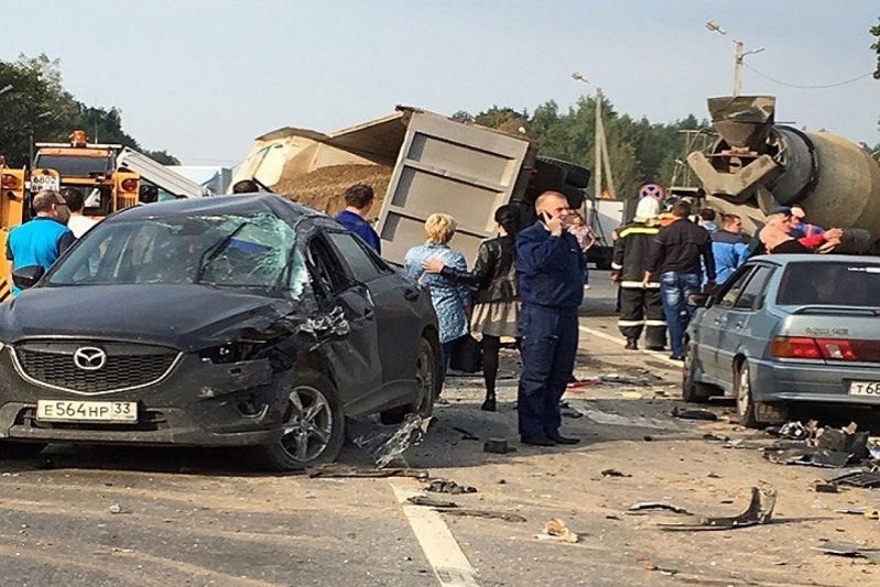 Авария дня. Два человека погибли в ДТП с участием шести машин во Владимире