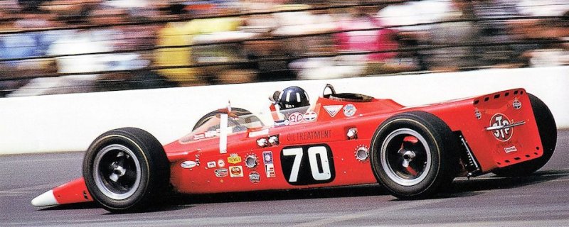 В составе Lotus на 'Инди-500' 1968 года был и Грэм Хилл не по наслышке знакомый с газотурбинными автомобилями. Но по ходу гонки англичанин попал в аварию и до финиша не добрался