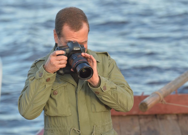 Дмитрий Медведев увлечен профессиональной фотографией