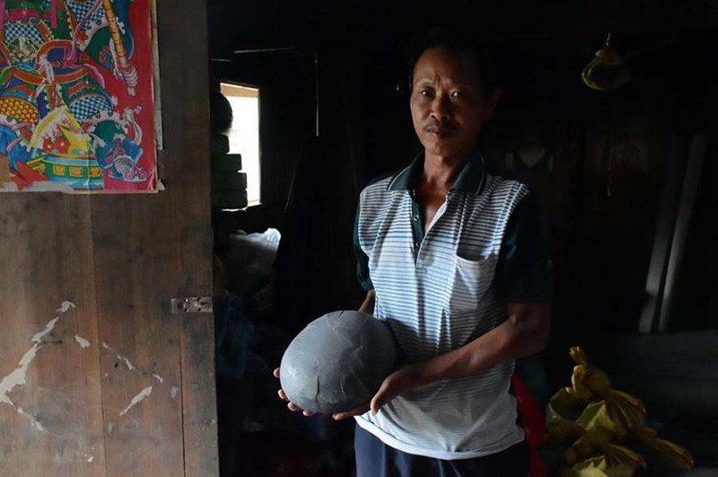 Утес в Китае каждые 30 лет «несет» каменные яйца