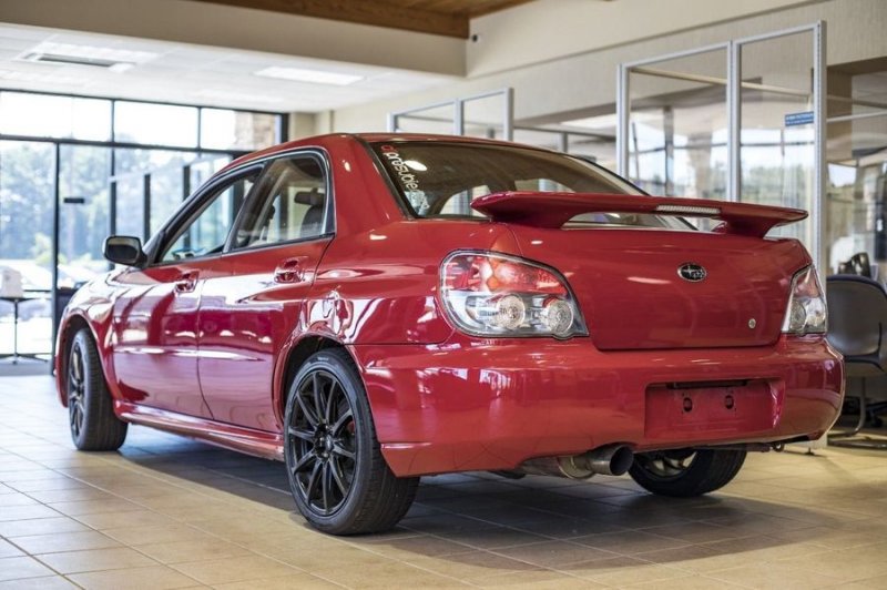Красный Subaru WRX из «Малыша на драйве» продали очень дорого