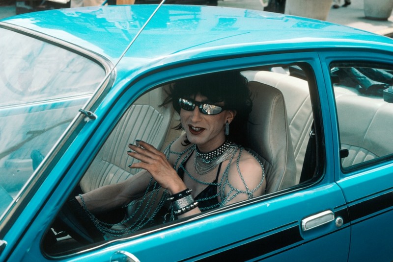 Водитель едущий на гей-парад в Ист-Виллидж