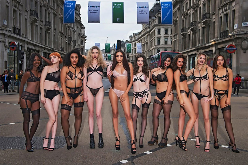 Полуголые девушки в центре Лондона призывали не стесняться своего тела
