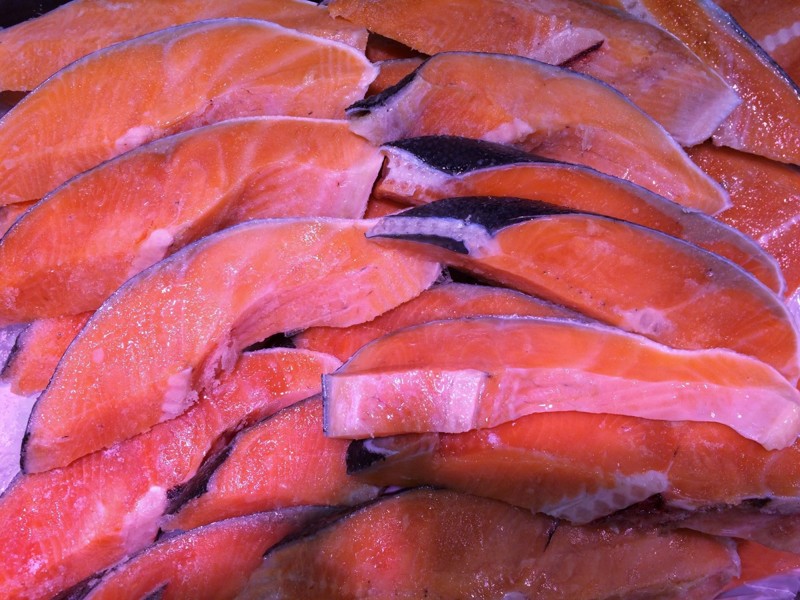 Курт прямо заявляет: «Норвежский лосось — самая токсичная еда во всем мире». 