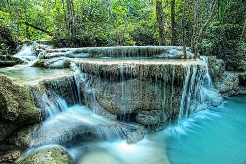 Водопад Эраван (Erawan). Многие считают этот водопад самым красивым в Таиланде. Он находится на территории национального заповедника. Специально брать экскурсию на него я бы не рекомендовал. Все таки далековато от Паттайи.