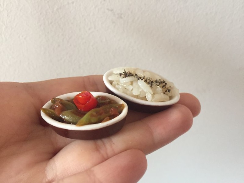 Зеленые бобы с оливковым маслом и рис с черным перцем 