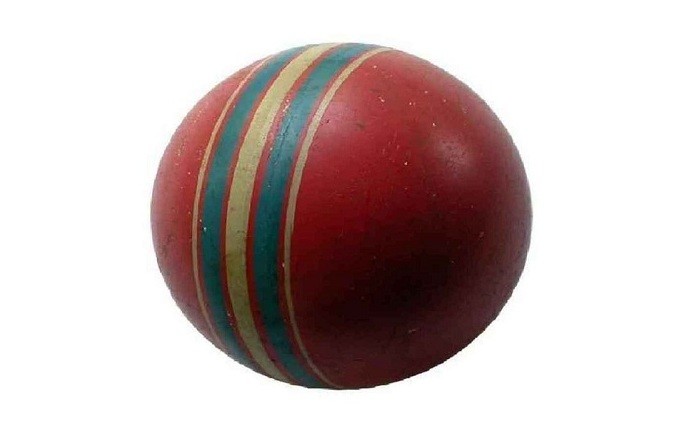 И резиновый мяч, красный, синий или желтый. 