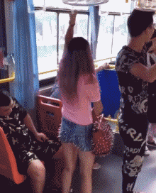 Теперь всегда будет уступать девушкам место