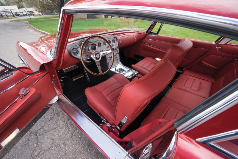 Купе Chrysler Ghia L6.4 1962 года