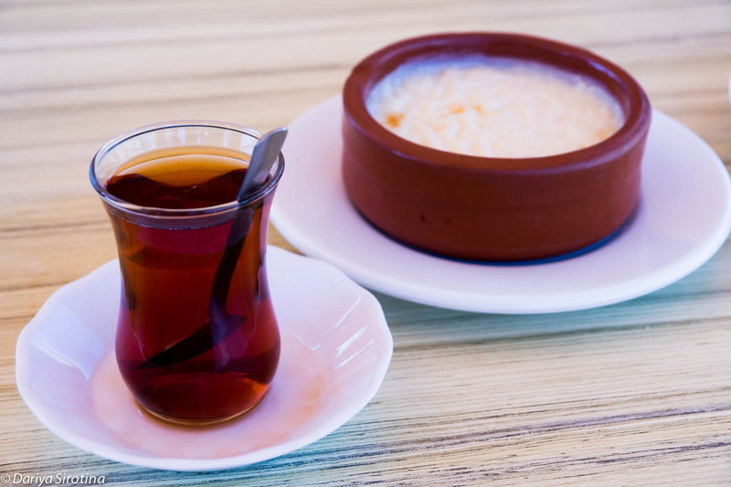 14. Еще один популярный турецкий десерт - молочный рисовый пудинг, больше похожий на рисовую кашу.