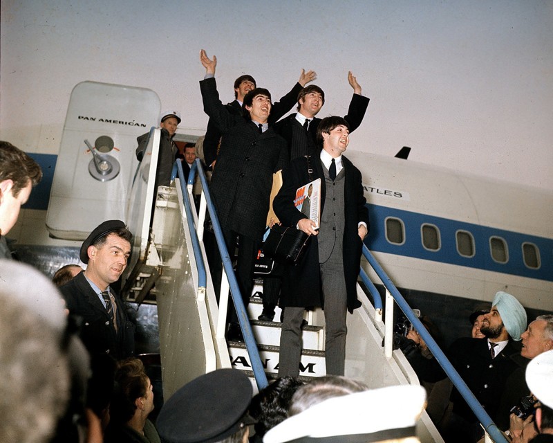 The Beatles прибыли в лондонский аэропорт, 1964