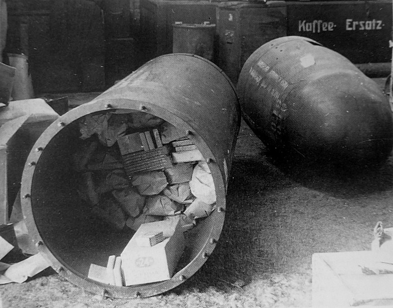 Немецкие грузовые контейнеры, подготовленные для снабжения частей, находившихся в окружении в Сталинграде.