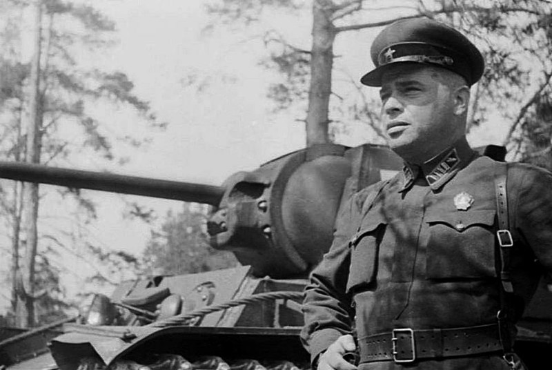 Через несколько дней после начала наступления 24-й танковый корпус генерала Василия Баданова получил приказ совершить рейд на Тацинскую для захвата аэродрома и уничтожения базы.