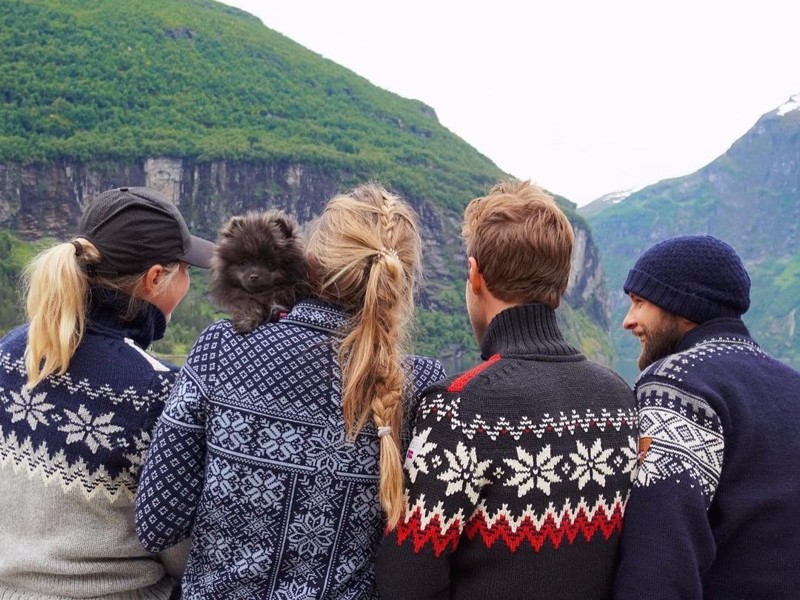 Норвегия: Вязаный шерстяной свитер