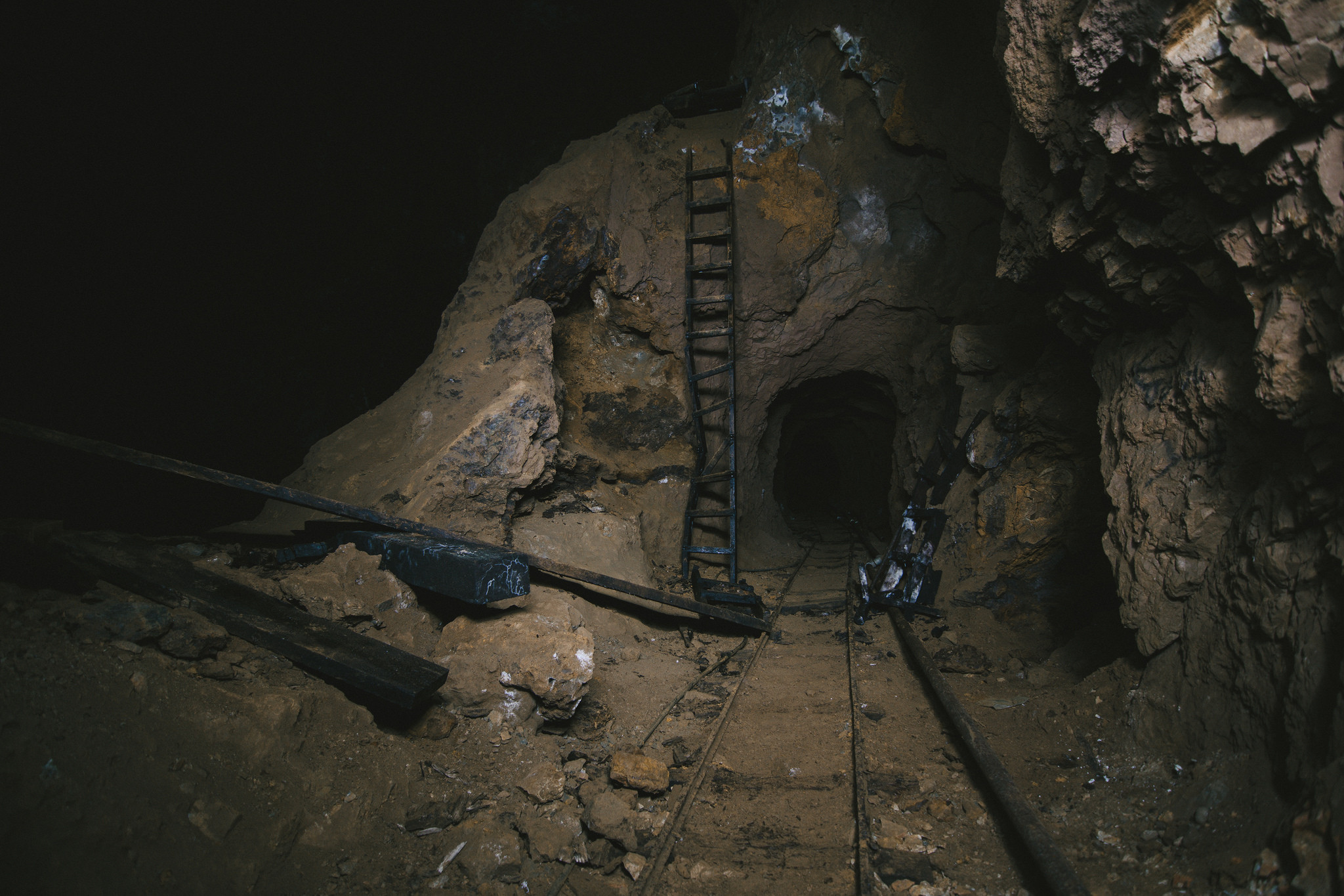 10 км под землей. Шахта Кочбулак. Шахта вид изнутри. Угольная шахта внутри. Внутри Шахты.