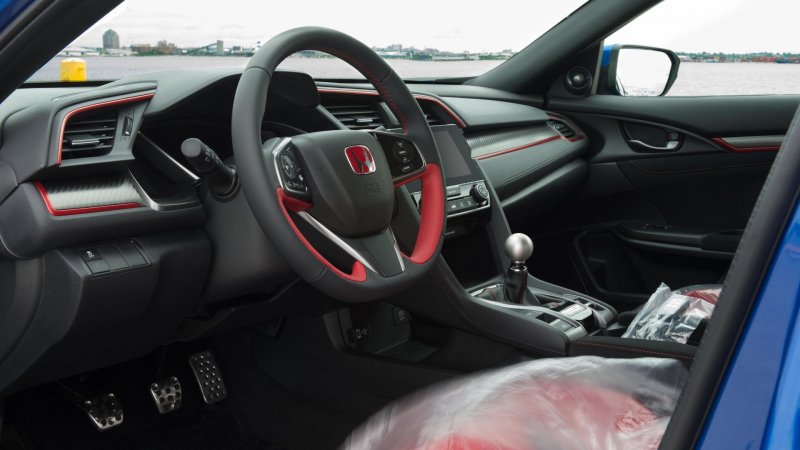 Honda Civic Type R - обычный хэтчбек в шесть раз дороже