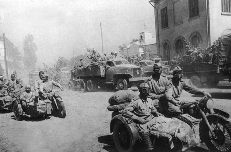 Колонна Красной Армии в 1945 году