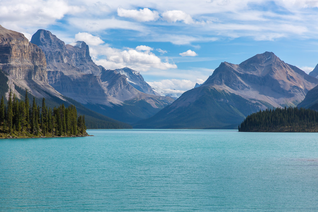 Какие озера находятся на территории канады. Парк Джаспер Канада. Заповедник Джаспер. Канада, Джаспер, озеро. Национальный парк в Канаде Jasper.