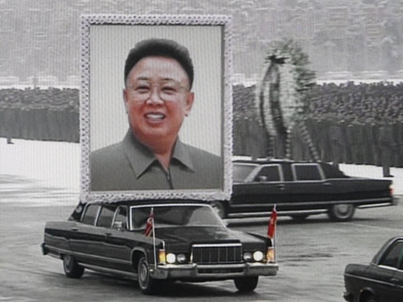 Секретность вокруг свадьбы неудивительна. Ким Чен Ир в свое время своих многочисленных жен вообще не представлял обществу — даже внутри страны