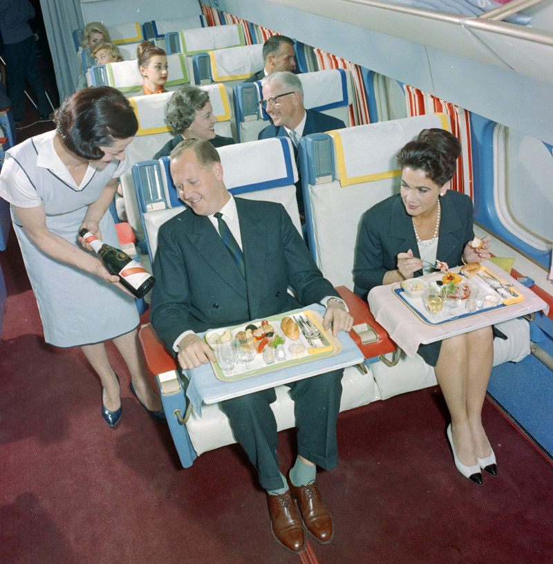 Как выглядел бизнес-класс швейцарской авиакомпании Swissair в 60-е